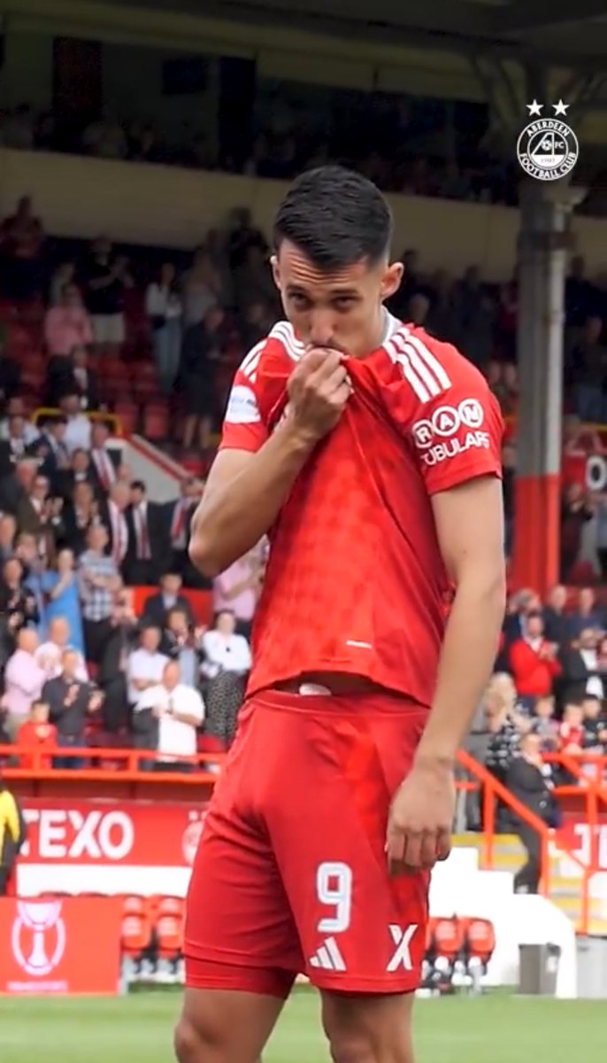 Reaps11's tweet photo. Football players leave clubs all the time, some choose to do it the correct way. There aren’t many like Bojan……….. https://t.co/mByfO10jSo