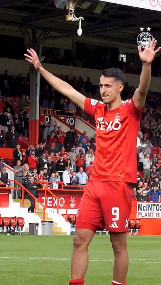 Reaps11's tweet photo. Football players leave clubs all the time, some choose to do it the correct way. There aren’t many like Bojan……….. https://t.co/mByfO10jSo
