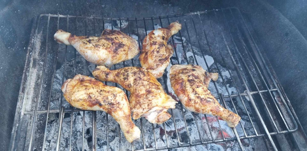 gamer4ever61's tweet photo. Je devrais faire les campagne de pub pour les brasseurs la 1ere photo est top non je trouve? Attention à la chaleur lors de barbecue hydratez vous 😁
#3monts https://t.co/sux06e6FkF