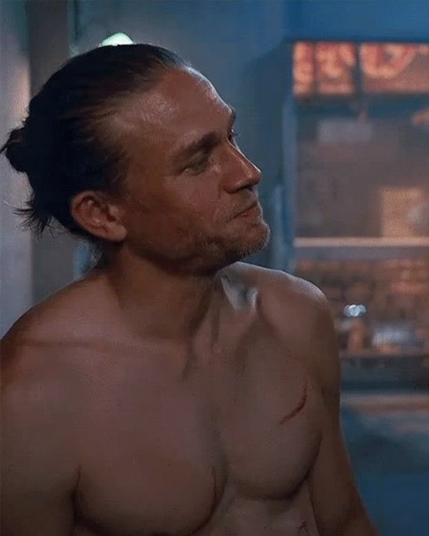 BlueFlamingos7's tweet image. #shantaram #charliehunnam #linford #linbaba #manbun #bodybeautiful
#missingthisseries #heartpalpitations 💗 #sexiestmanalive #jaxteller #soa
#hopelesslyinfatuatedwiththisman #starpower 💫 #princecharming 💞
