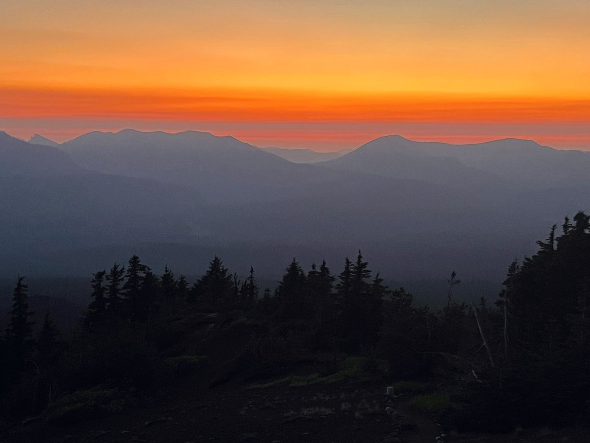 cerena's tweet photo. Lovely sunsets while we’ve been here —
Quiet day today. You simultaneously hope it stays quiet, and wistfully imagine that you’ll get some action. Of course, quiet is best.
#SandMtn #firelookout https://t.co/azzhtFFMEr