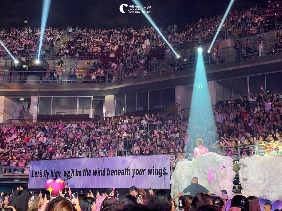 woainewofficial's tweet photo. 𝑳𝒆𝒕’𝒔 𝑭𝑳𝒀 𝑯𝑰𝑮𝑯 …
𝑾𝒆’𝒍𝒍 𝒃𝒆 𝒕𝒉𝒆 𝒘𝒊𝒏𝒅 𝒃𝒆𝒏𝒆𝒂𝒕𝒉 𝒚𝒐𝒖𝒓 𝒘𝒊𝒏𝒈𝒔 🪽

NUNEW DREAM CATCHER 
#NuNew1stConcertDay2

— @CwrNew ♡ #NuNew https://t.co/F8s2cq0ntQ