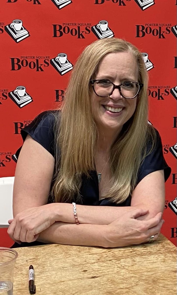 CommunityC0's tweet image. ❤️📖 Thank you to Porter Square Books in Cambridge for the fantastic evening with Karen M. McManus, a Massachusetts local and #1 New York Times bestselling author who just released her 8th book, Such Charming Liars.