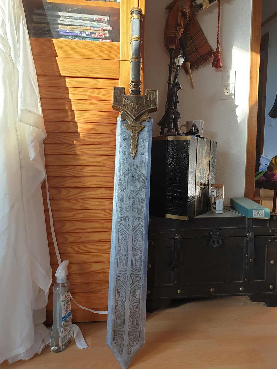 MorrigainCrow's tweet photo. #yebaiyi #wordofhonor #farawaywanderers #cosplay #cosplayprop finished the sword so far https://t.co/EjHO6sogR3