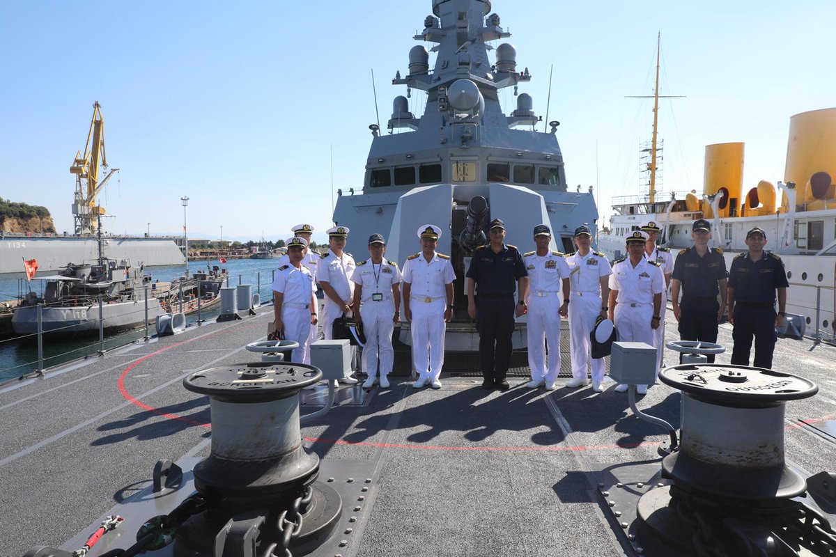 İstanbul'a liman ziyaretinde bulunan Japonya Deniz Öz Savunma Kuvvetlerine ait JS KASHIMA ve JS SHIMAKAZE gemilerinin personeli, İstanbul Tersanesi Komutanlığımızı ziyaret etti.

#MillîSavunmaBakanlığı