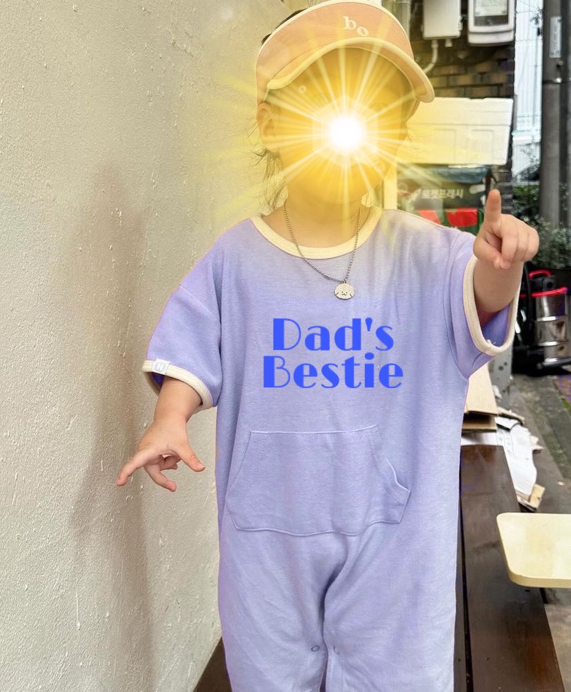 Meu Deus, nem parece que a um ano atrás eu tava comprando mini roupinha de dia dos pais p minha bebezinha e hoje ela tá assim