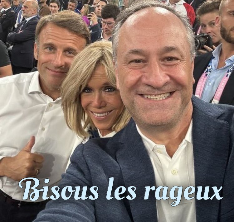 Brigitte Macron.. Emmanuel Macron.. avec l’époux de Kamala Harris.. de quoi donner de l’urticaire à toute l’extrême droite pro-Trump de <a href="/CNEWS/">CNEWS</a>  <a href="/Europe1/">Europe 1</a>  <a href="/Valeurs/">Valeurs actuelles ن</a> <a href="/leJDD/">Le JDD</a>  <a href="/Frontieresmedia/">Frontières</a> etc etc 🤣🤣🤣