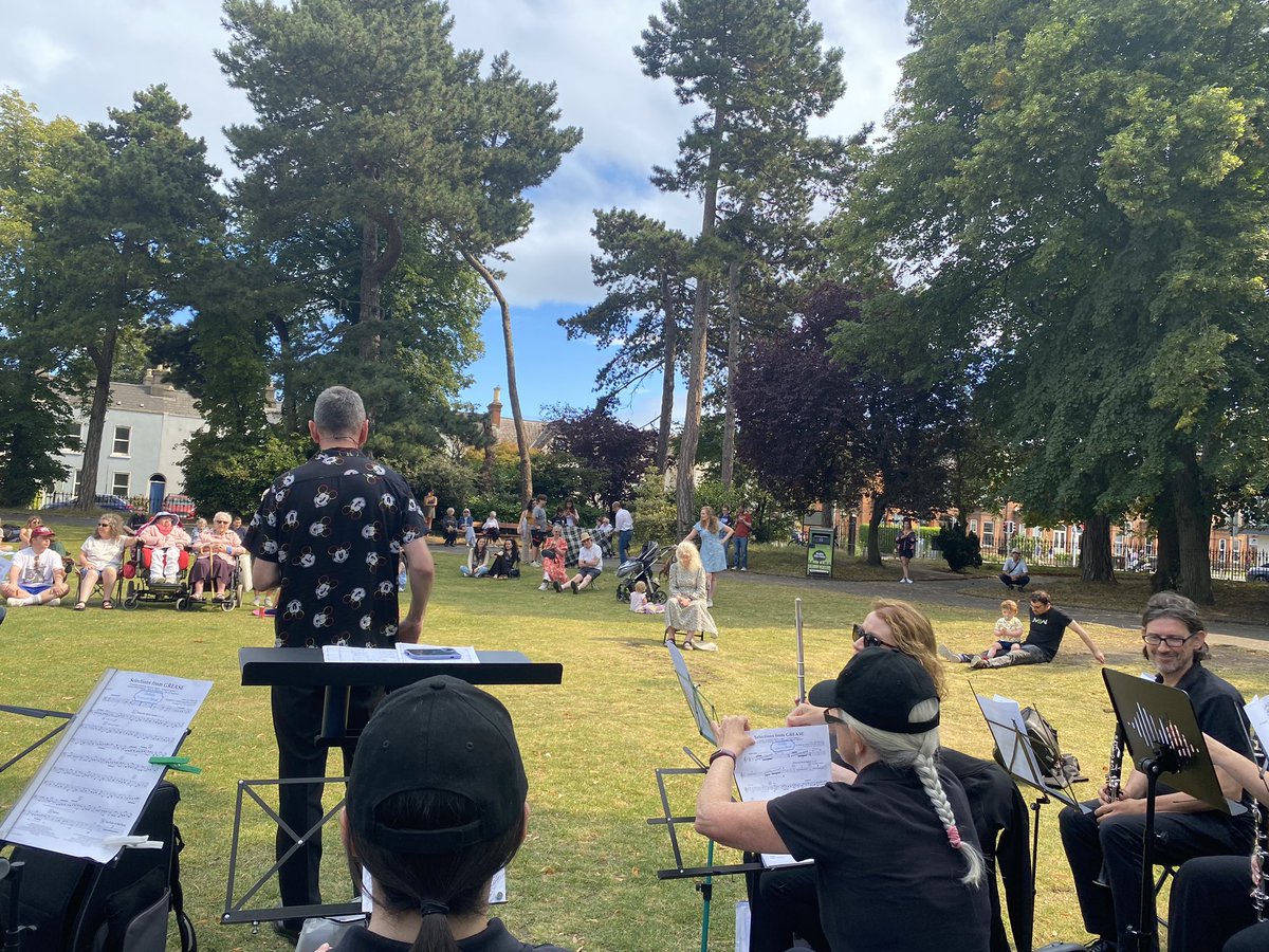 A lovely afternoon in Harold’s Cross today. Great crowd, summer sunshine and lots of music to fill the air. ☀️🎶☀️🎶☀️🎶. With thanks to <a href="/DubCityCouncil/">Dublin City Council</a> <a href="/LordMayorDublin/">Lord Mayor of Dublin</a> <a href="/DCCParksBiodiv/">DCCParksBiodiversity</a>
