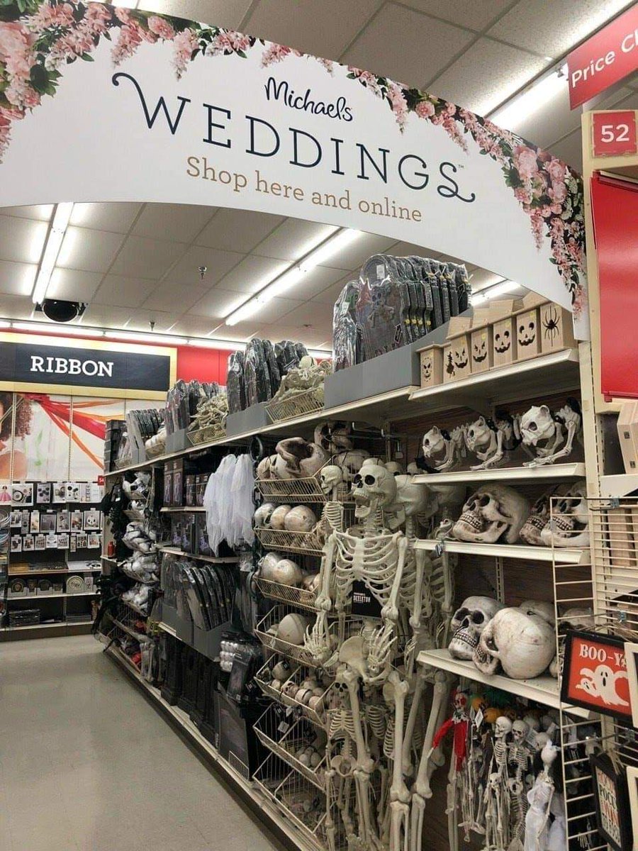 TheBloggingGoth's tweet photo. Romance isn't dead! https://t.co/8ZP27CSwuh