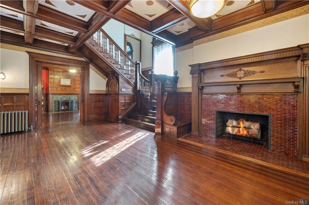 LuvVictorian's tweet photo. Entryway/Staircase of the Day ~  Extraordinary! https://t.co/XKPU9xEHsv