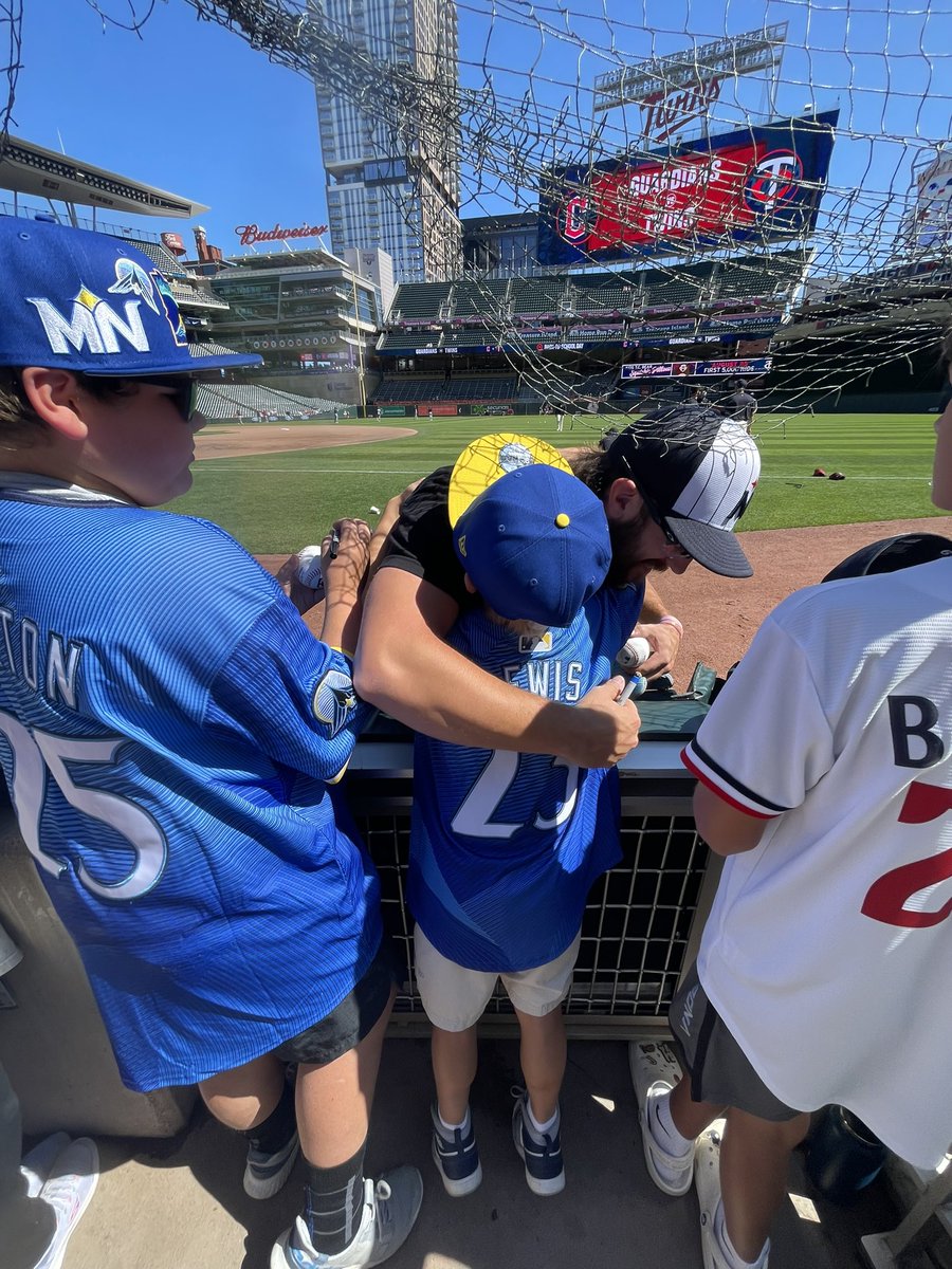 D27Bauer's tweet photo. @Audra_Martin this kids back to see ya in a different venue! https://t.co/BENTUXGW9a