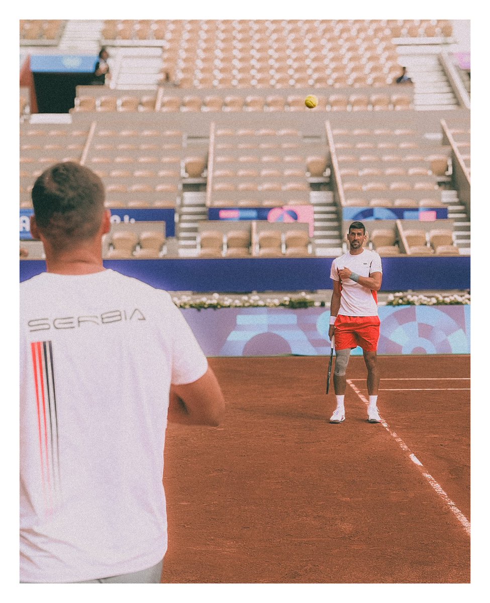 tomhcrn's tweet photo. Novak Djokovic, Jeux Olympiques. 

Quel rêve c’était pour moi de pouvoir regarder le futur champion olympique d’aussi près et de le prendre en photo, c’était une opportunité de fou en tant que fan de tennis 🙏 https://t.co/O5TFrZrl0z