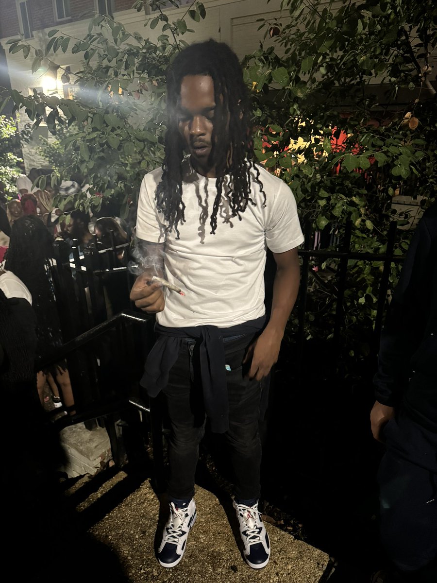 42__clutch's tweet photo. #NoodieDay #Clubwade #Shitonafloor https://t.co/bHlavaEuRa