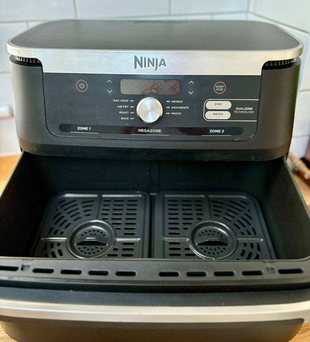 AirFryerUk's tweet photo. My latest blog post is all about cleaning your #airfryer to perfection! 🫧
Read the full article here 👇
https://t.co/5l0rOkEqSr
#AirFryerTips #AirfryerLove #AirFryerTipsAndTricks https://t.co/wG0H7ynyyJ