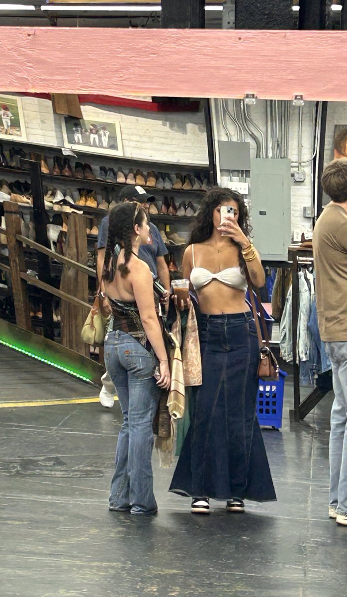 egg empress 🥚 tweet media