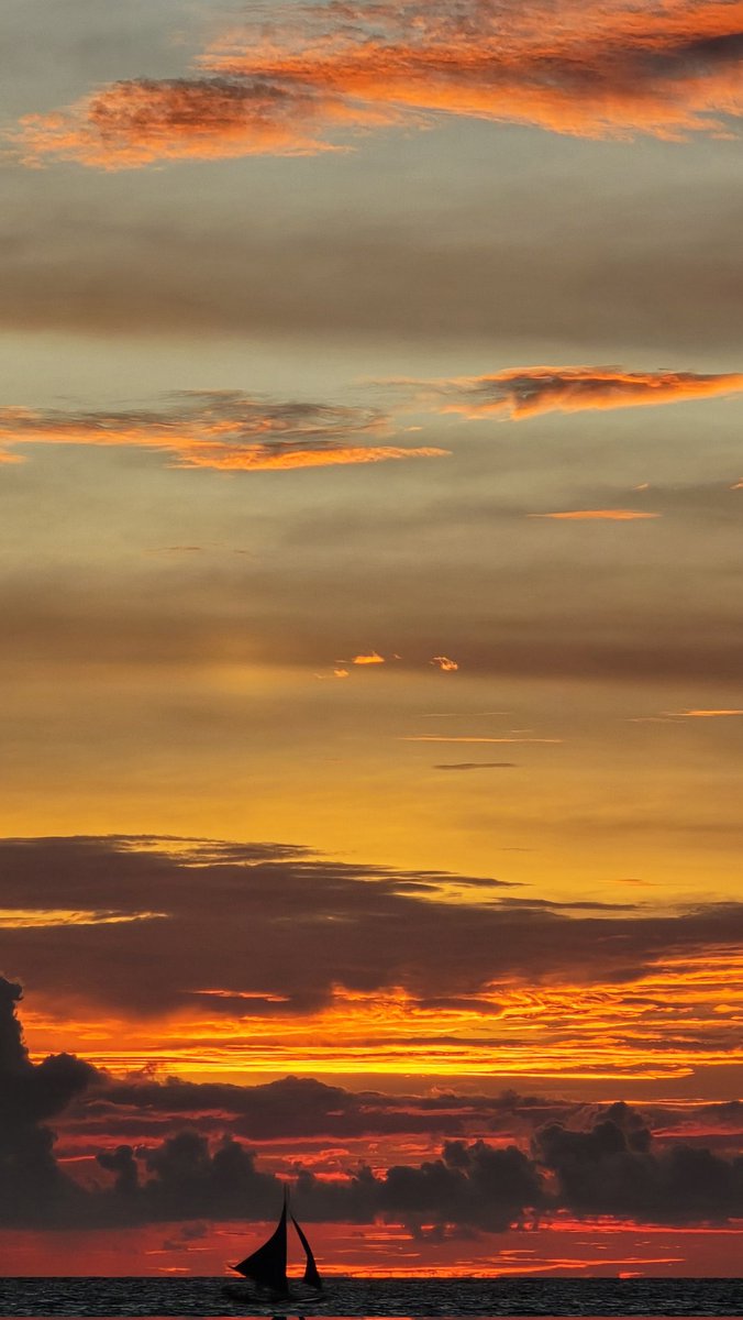 rommeldf's tweet photo. Today's Boracay sunset. https://t.co/7YlkHiPQVx