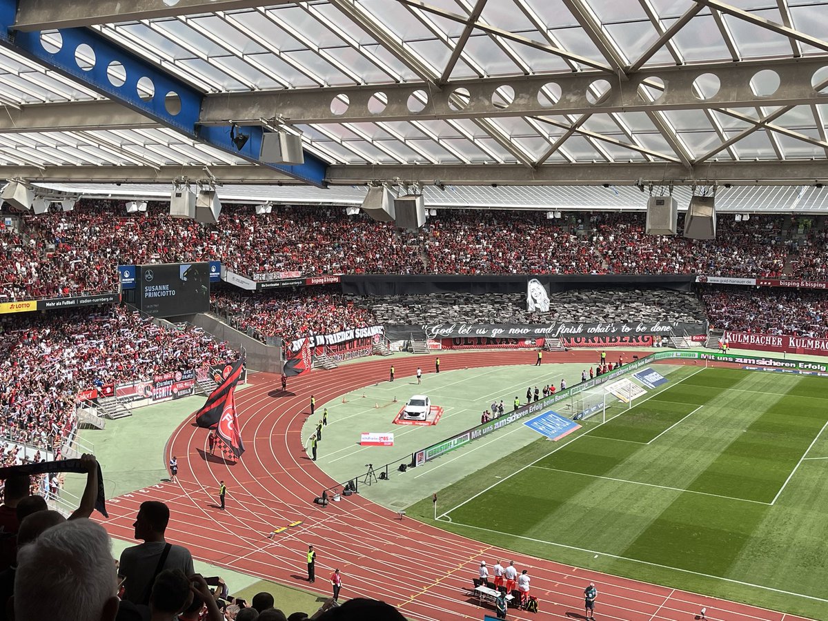 brabandsenacht's tweet photo. Gisteren bij 1. FC Nürnberg (der club) tegen Schalke’04. Uitverkocht Max Morlock stadion #dieknappen #S04 #FCNS04 @Bundesliga81 https://t.co/ACYhx1psJa