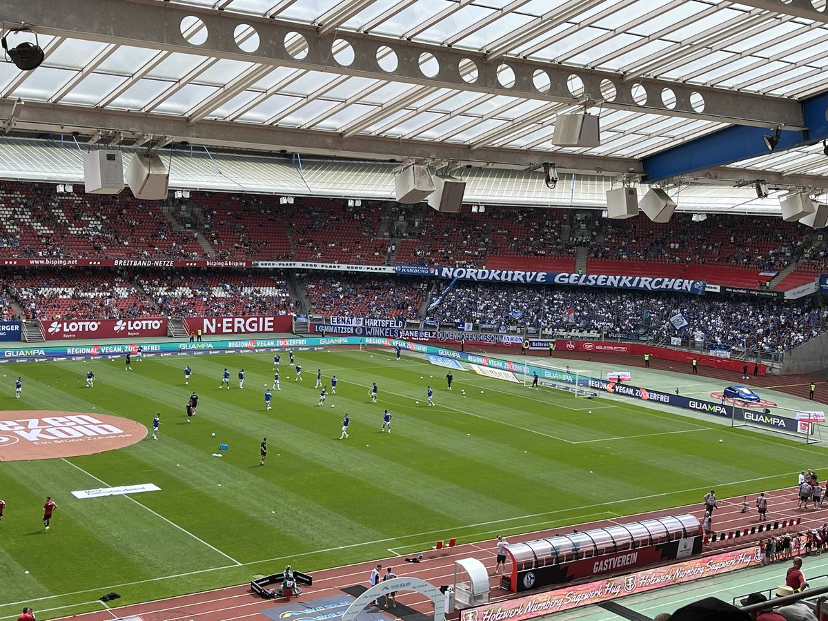 brabandsenacht's tweet photo. Gisteren bij 1. FC Nürnberg (der club) tegen Schalke’04. Uitverkocht Max Morlock stadion #dieknappen #S04 #FCNS04 @Bundesliga81 https://t.co/ACYhx1psJa
