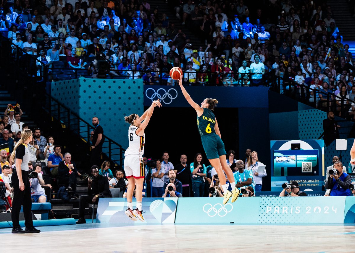 BasketballAus's tweet photo. Air Talbot ✈️

A moment enshrined in Australian basketball history.

#WeAreBasketball | #GoOpals | #AllezAUS https://t.co/vDP6hrDkgs