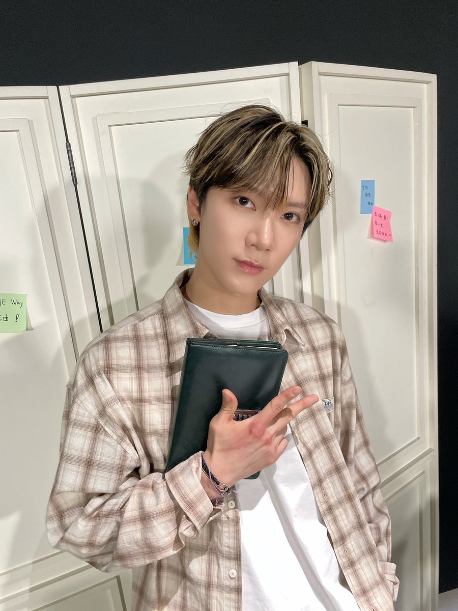WayV_official's tweet photo. 💪🕺🏻No matter how hard it is, I will be the best performance director ever!

#TEN #李永钦 #텐 
#WhosTheCriminal #谁是幕后黑手
#WayV #威神V #ONTHEWay #CONCERT https://t.co/JVtEL8Pkol