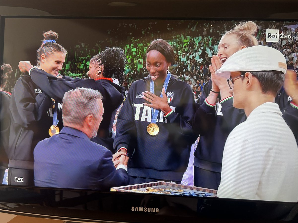Che bella l’#Italia multietnica!  #italvolley #Paris2024 #Paris2024Olympics <a href="/BezzazRajae/">Rajae Bezzaz</a>