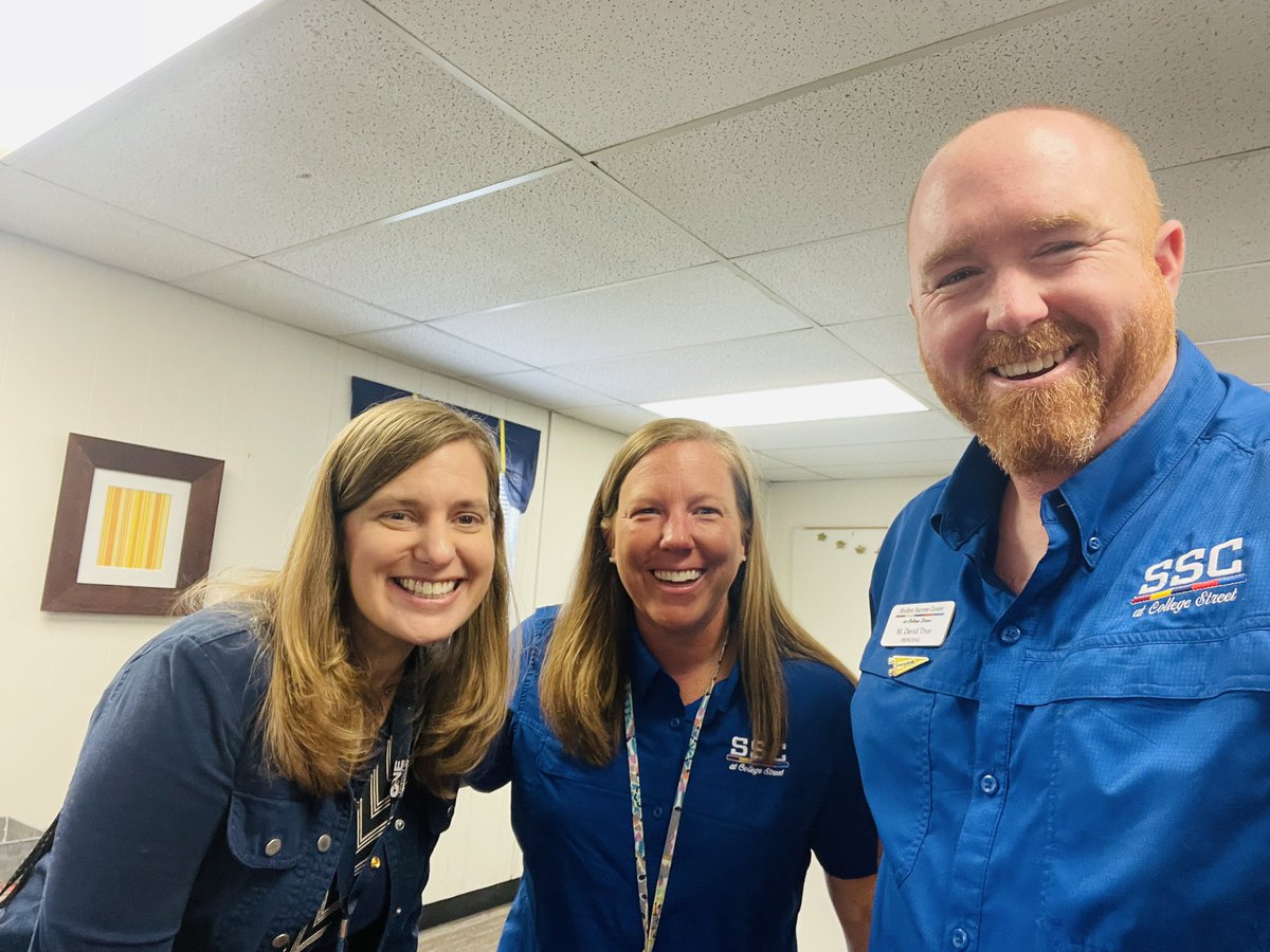 mdavidtrue's tweet image. Thank you to Treela and her team in helping create a student maker space and library for our students at @LewisvilleISD Student Success Center. 

Thank you to @loridrapp @ProznikForLISD @KatherineLISD for visiting our campus to help make this moment special.