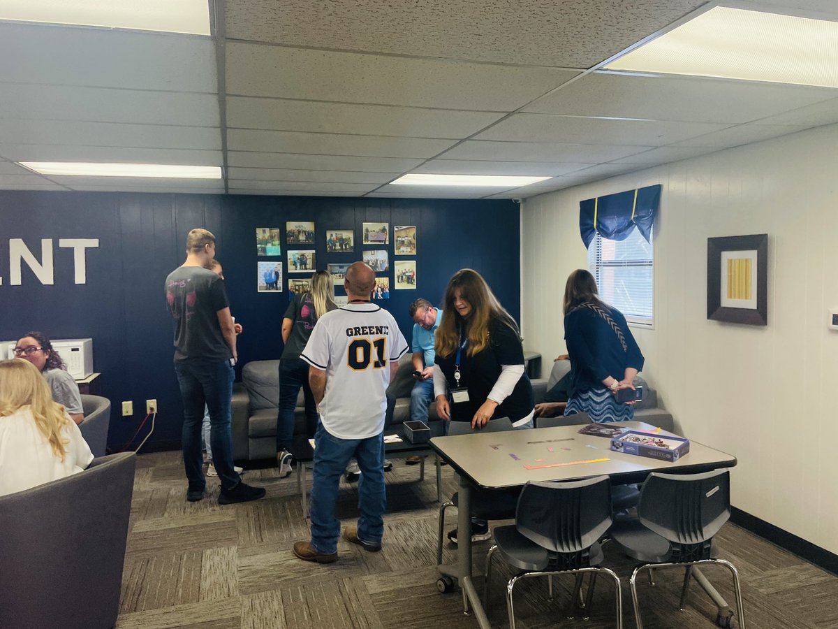 mdavidtrue's tweet image. Thank you to Treela and her team in helping create a student maker space and library for our students at @LewisvilleISD Student Success Center. 

Thank you to @loridrapp @ProznikForLISD @KatherineLISD for visiting our campus to help make this moment special.