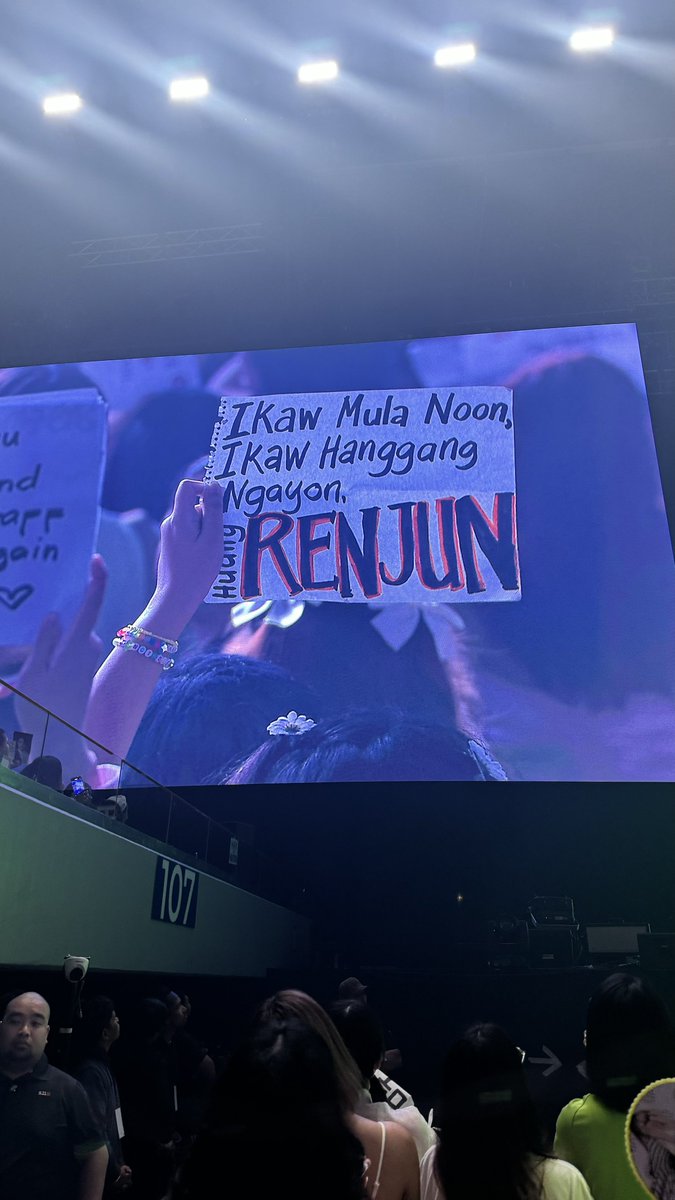 yellow323cart's tweet photo. “it’s you since then, it’s still you now, huang renjun” 💛💛

#THEDREAMSHOW3_in_MANILA 
#NCTDREAM_THEDREAMSHOW3_in_MNL https://t.co/jS2RSwGBdq