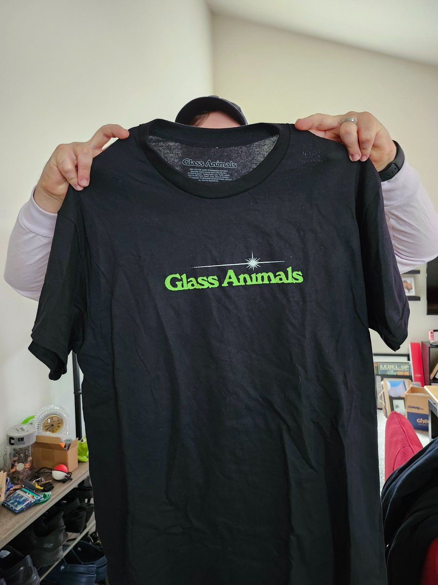 neengamer's tweet photo. @GlassAnimals Not sure where else to go as the online store support team does not handle tour merch. I bought a tour shirt in Philly yesterday but just noticed the print on the front is very crooked and off-center!! Can you please help? 😭🙏 I want to rep my favorite band!! https://t.co/Ku0gw7liRr