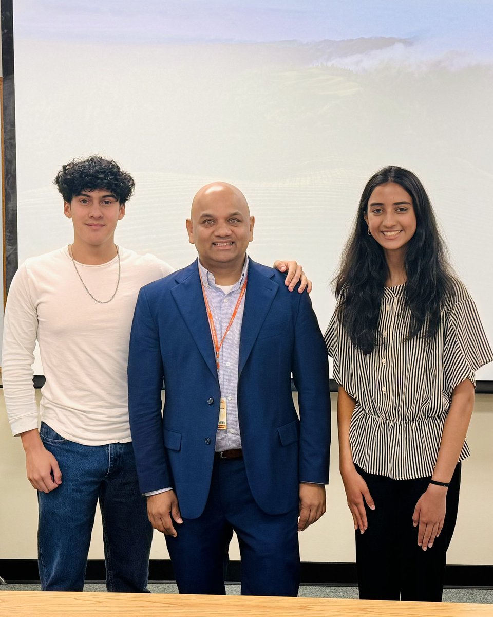 sidat's tweet photo. Congratulations to our two outstanding high school summer interns, Isha Shah and Andre Aguirre, for successfully completing their research projects this week. Wishing them both a bright and successful future ahead! #KLab @UTHealthSA_GSBS https://t.co/Q3ioICXrjS