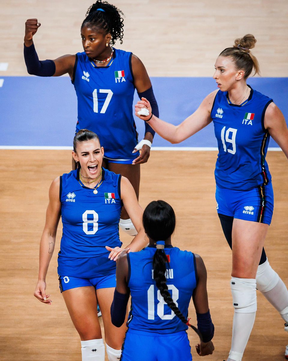 volleyballworld's tweet photo. TEAM ITALY 🇮🇹 : 2024 OLYMPIC GOLD MEDALISTS 🥇🏆

History for Italy as they win their first Olympic 🥇 medal in @Paris2024 defeating the reigning Olympic Champions in straight sets🔥!

➡️ They swept 🧹 the whole tournament losing only one set. 

🥳 #Volleyball  #Paris2024 https://t.co/xyG4J9e5QZ