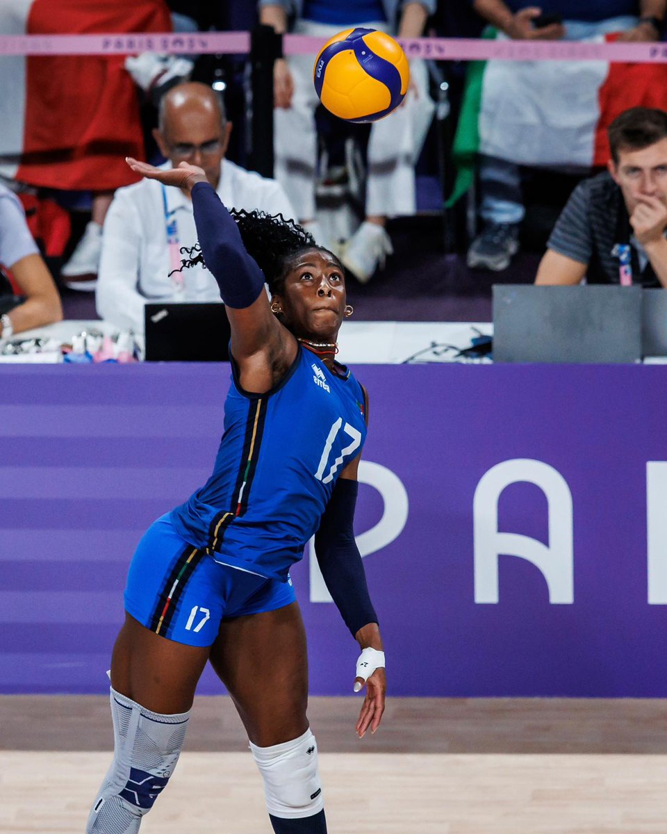 volleyballworld's tweet photo. TEAM ITALY 🇮🇹 : 2024 OLYMPIC GOLD MEDALISTS 🥇🏆

History for Italy as they win their first Olympic 🥇 medal in @Paris2024 defeating the reigning Olympic Champions in straight sets🔥!

➡️ They swept 🧹 the whole tournament losing only one set. 

🥳 #Volleyball  #Paris2024 https://t.co/xyG4J9e5QZ