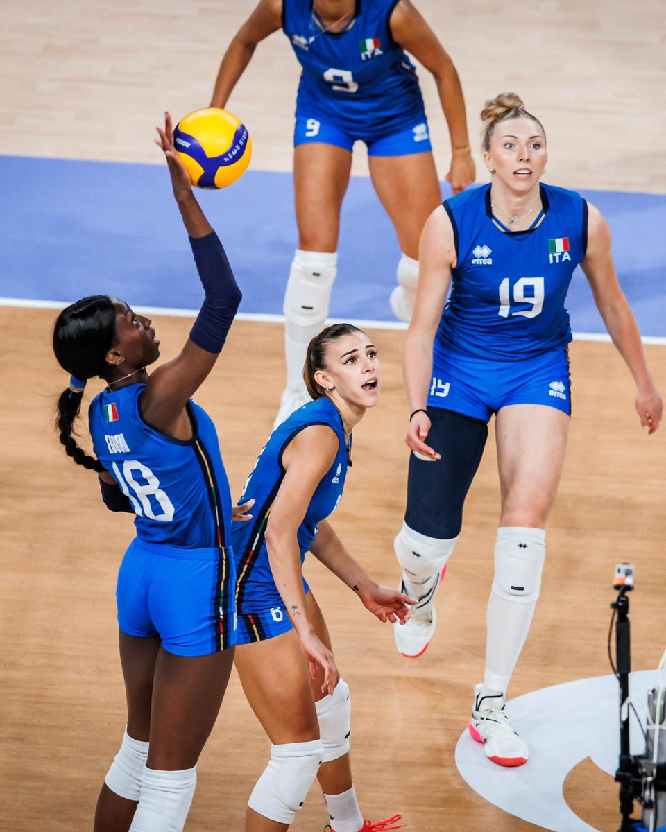 volleyballworld's tweet photo. TEAM ITALY 🇮🇹 : 2024 OLYMPIC GOLD MEDALISTS 🥇🏆

History for Italy as they win their first Olympic 🥇 medal in @Paris2024 defeating the reigning Olympic Champions in straight sets🔥!

➡️ They swept 🧹 the whole tournament losing only one set. 

🥳 #Volleyball  #Paris2024 https://t.co/xyG4J9e5QZ