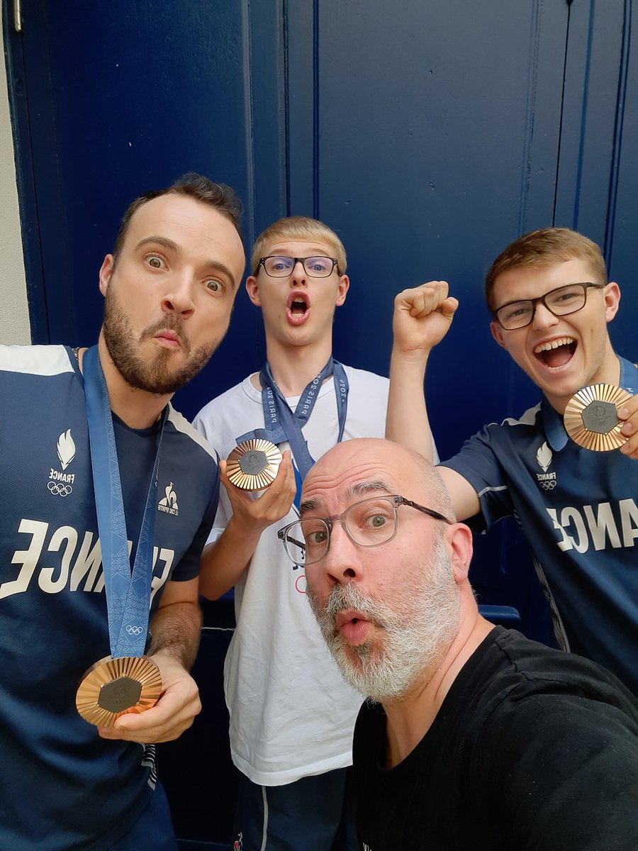 ABallNeverLies's tweet photo. Ça c'est du flex 🏓
💙🤍❤️ https://t.co/xHpAUBcbNc