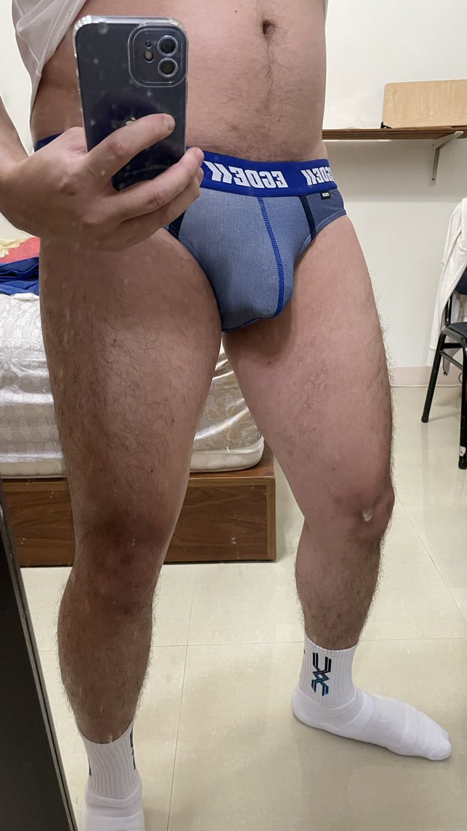 穿一天的新襪襪好像還行？

新內內沒有想像中的透🥲