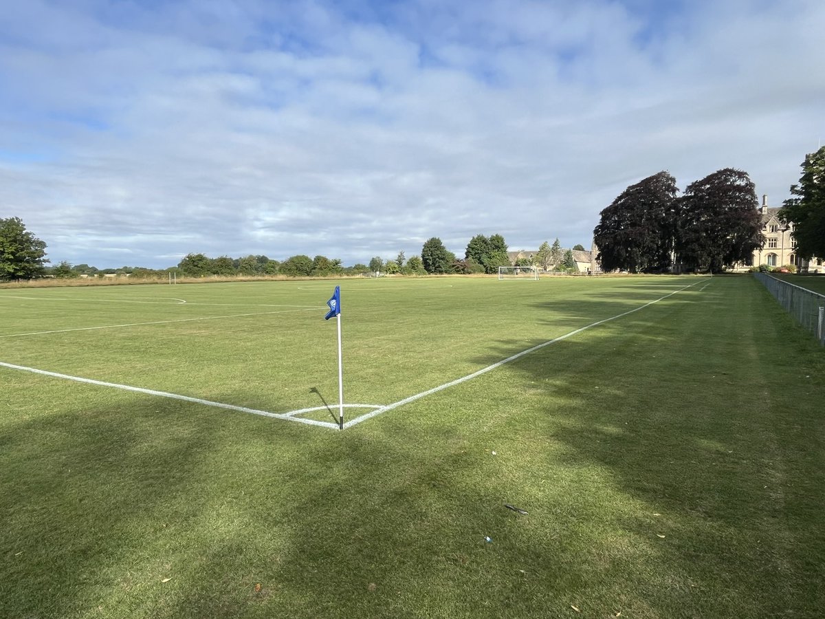 Great day for football as we hosted Westmead at the Royal Ag.

5-0 loss for the Sunday boys, barest of 11’s but minutes in the legs as we kick off our pre season. Had our chances early on, but ran out of legs eventually.

Lush pitch, amazing facility 🙌

🟡⚫️