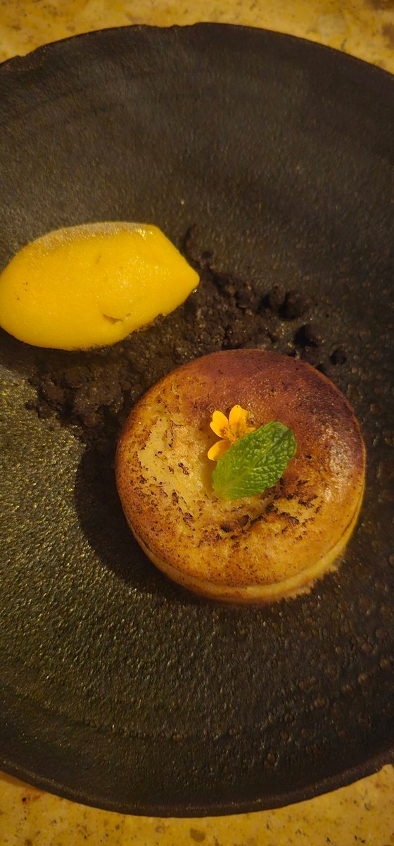 BlandonJose's tweet photo. (Hilo) Ayer fui a cenar con mi esposa en Kanibal, restaurante ubicado en el roof top de Casco Parking en Avenida B. Muy bueno. Me causa satisfacción ver lo que ahora es ese inmueble, porque hace 10 años, era el abandonado edificio EDEM, donde había funcionado la Alcaldía. https://t.co/fCCVGRsT1w