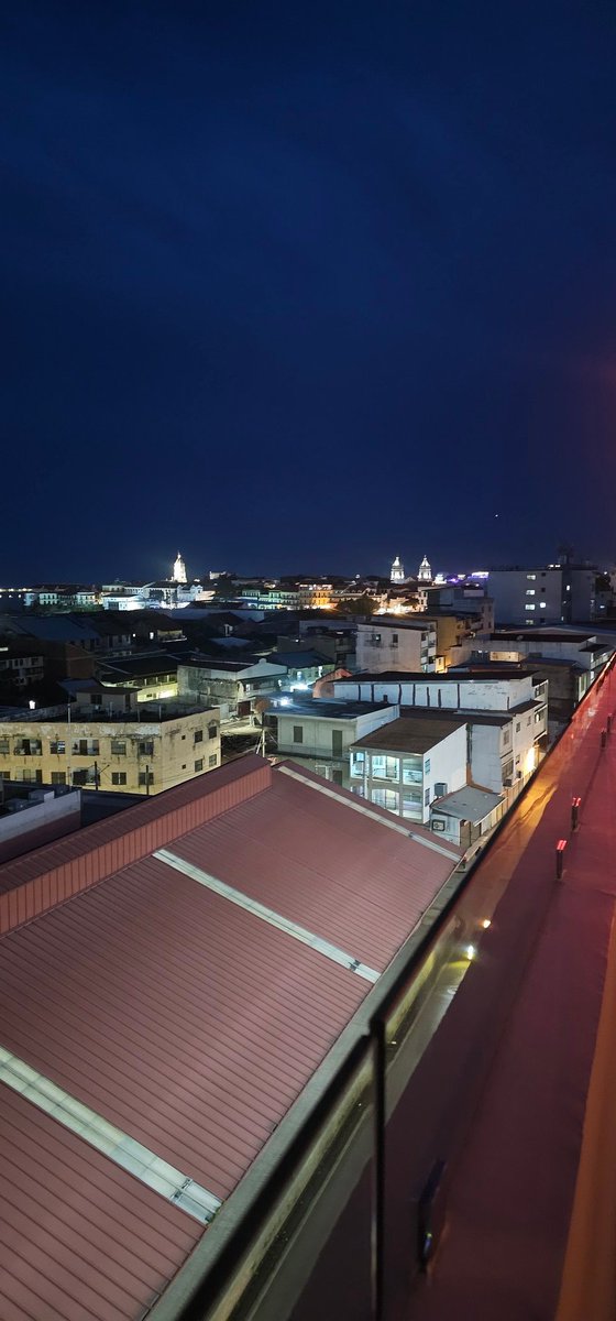 BlandonJose's tweet photo. (Hilo) Ayer fui a cenar con mi esposa en Kanibal, restaurante ubicado en el roof top de Casco Parking en Avenida B. Muy bueno. Me causa satisfacción ver lo que ahora es ese inmueble, porque hace 10 años, era el abandonado edificio EDEM, donde había funcionado la Alcaldía. https://t.co/fCCVGRsT1w
