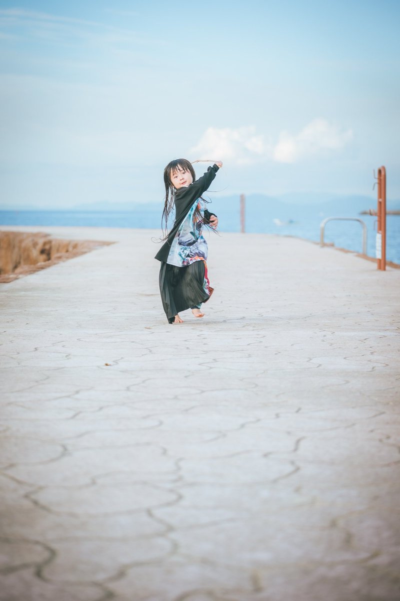 gon623's tweet image. 何をするつもりで走ってきてるのか。振り回すな。
.
#runrunrun #堤防 #ひびき海の公園 #4歳 #ヘアドネーション #ヘアドネーション男子 #女の子みたいな男の子 #ロン毛男子 #キリトリセカイ #写真好きな人と繋がりたい 
Photo @sugupon