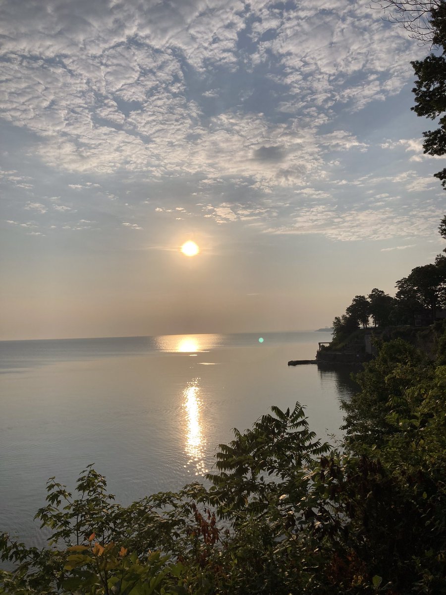 MrsMcbeg's tweet photo. #YouAreHerePoetry Lake Erie edition
Pull, kick, breathe
Keep your head down for the most part
Sight periodically to be sure you’re on the right path 1/5 https://t.co/wVkfhwK8t8
