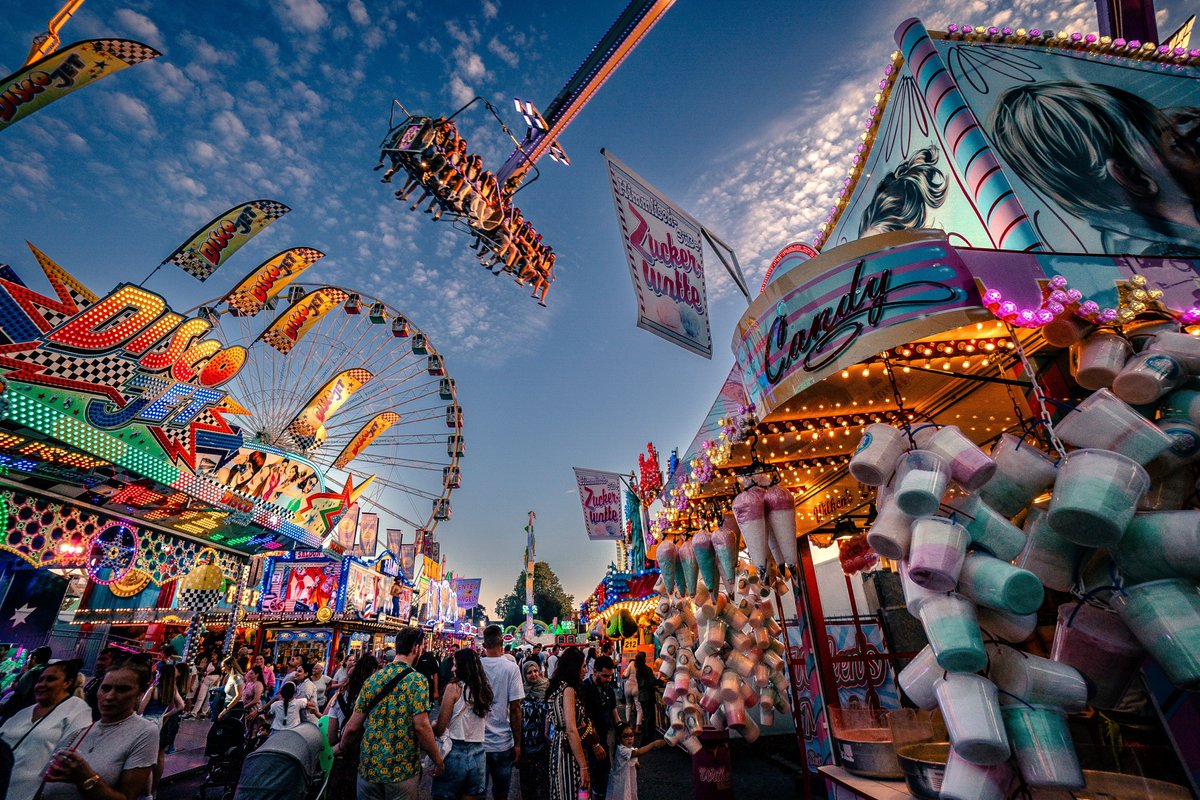 CrangeOffiziell's tweet image. 🎪🎡🎢🎠 Crange 2024: „Gelassen, sommerlich und entspannt“. Größtes Volksfest in NRW erwartet bis zum Sonntagabend ca. 4.2  Millionen Gäste. Mehr zur Bilanz: cranger-kirmes.de/2024/08/11/das… #CrangerKirmes #Crange2024 Foto: Isabel Diekmann, Stadtmarketing Herne