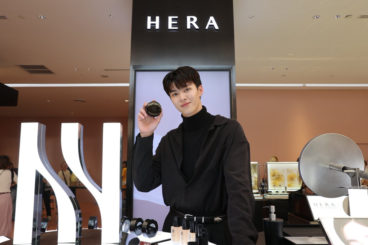 PRSocietyNews's tweet photo. “HERA” แบรนด์เครื่องสำอางลักซ์ชัวรี่ เปิดช็อปใหม่ใจกลางกรุงเทพฯ ครั้งแรก ส่งต่อความงามเหนือระดับจากกรุงโซล

#Fourthnattawat #primiily 
#Meennicha8 #เจนิสเจณิสตา
#HERA #HERAisComing 
#HERAThailand 
#HERABlackCushionFoundation #HERASensualPowderMatte

เพิ่มเติม >> https://t.co/6PAlrSZ8QT