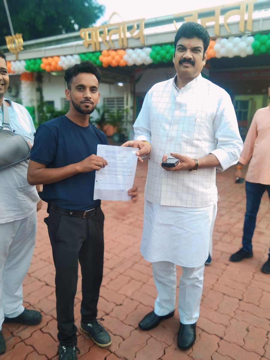 आज पुनः बीजेपी प्रदेश अध्यक्ष एवं सांसद माननीय श्री  @ VD Sharma जी एवं Govind Singh Rajput जी को #प्राथमिक_शिक्षक_भर्ती_2020 की प्रमुख मांगों को लेकर #प्रदेश_कार्यालय भोपाल में ज्ञापन दिया।
<a href="/vdsharmabjp/">VD Sharma</a> <a href="/govinds_R/">GovindSinghRajput</a> <a href="/DrMohanYadav51/">Dr Mohan Yadav</a> <a href="/udaypratapmp/">Uday Pratap Singh</a>