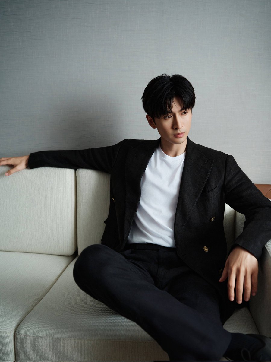 cdrama_update's tweet photo. #ZhangYunlong for CCTV8 variety show #PlayThePlay
More snaps - https://t.co/Vg2hRIuWgi
#张云龙 #剧说很好看 https://t.co/i3vTaNUIfF