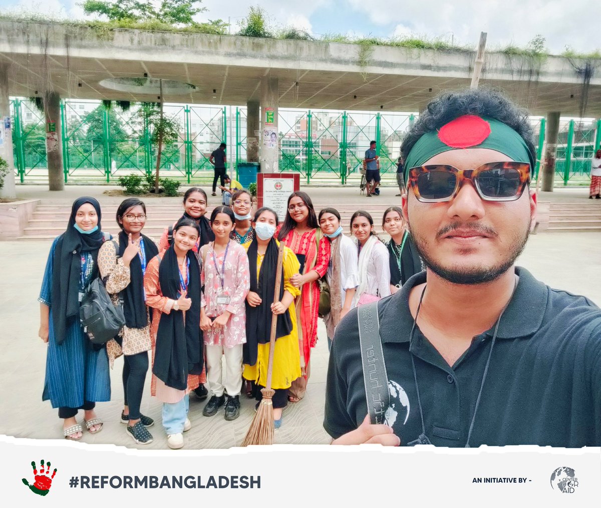 centerforaid's tweet photo. 👥 It is our responsibility to keep our country organized and beautiful. We should all lend a helping hand. Our team took responsibility for cleaning the Dhupkhola ground, and its adjoining areas.

#bangladesh #clean #ReformBangladesh #teamwork #protectnature #CFA #CenterForAid https://t.co/cCbLwrvT8r