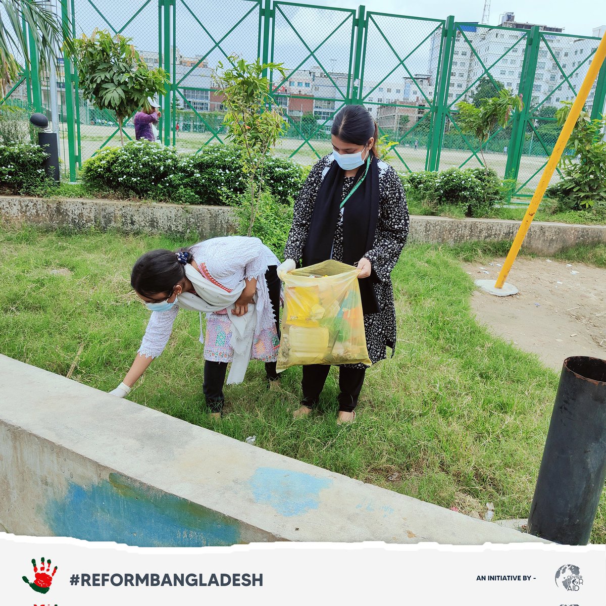 centerforaid's tweet photo. 👥 It is our responsibility to keep our country organized and beautiful. We should all lend a helping hand. Our team took responsibility for cleaning the Dhupkhola ground, and its adjoining areas.

#bangladesh #clean #ReformBangladesh #teamwork #protectnature #CFA #CenterForAid https://t.co/cCbLwrvT8r