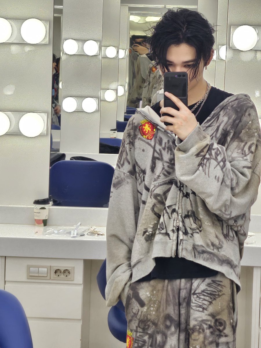 enhypenweverse's tweet photo. [ #니키’s Post ] 240811

#NI_KI: I was happy during these promotions too thanks to ENGENEs~:):)

@ENHYPEN_members @ENHYPEN #ENHYPEN #엔하이픈 https://t.co/Wl26c3t9Op