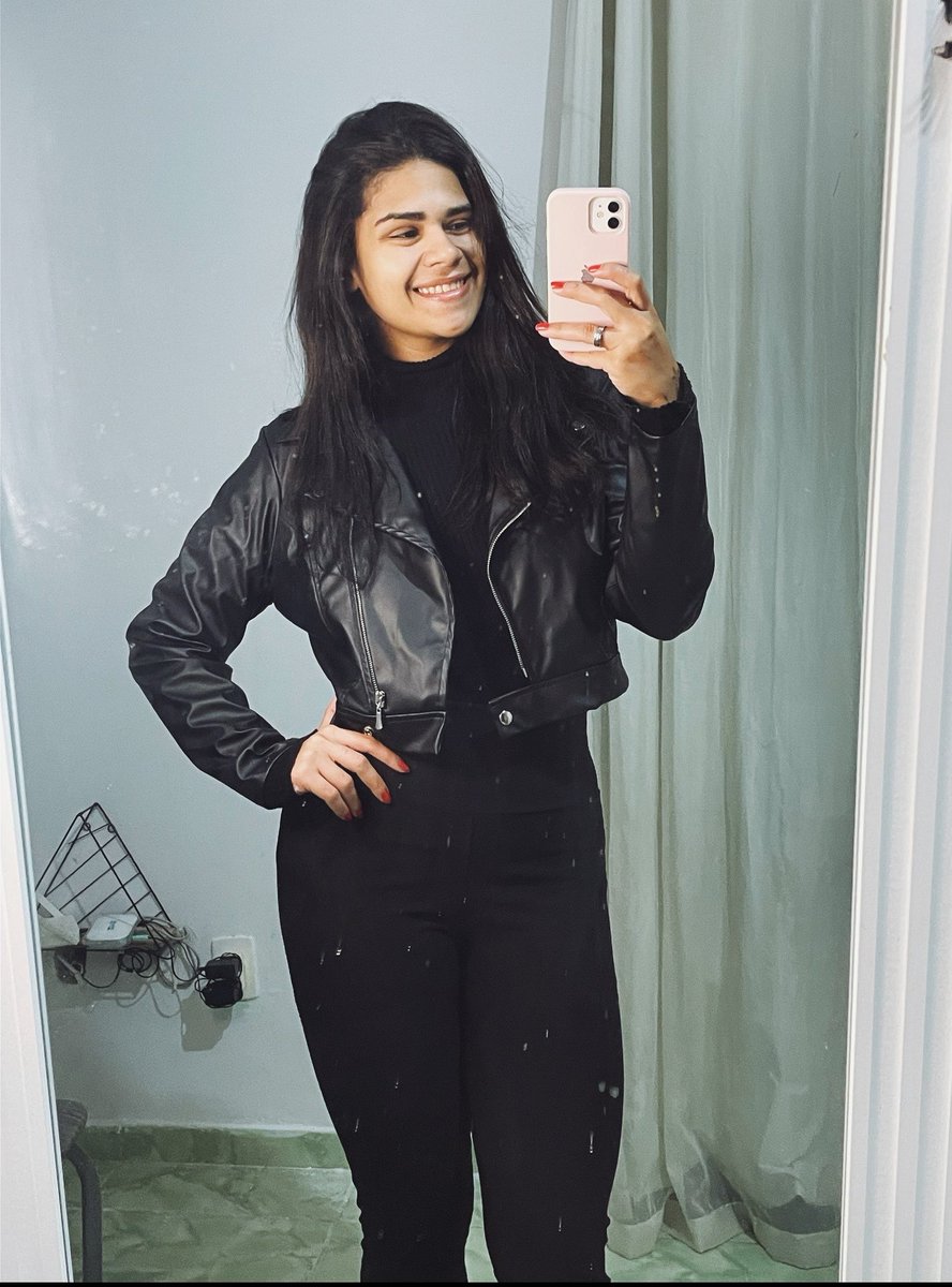 karlafernandex's tweet photo. 🌧️🖤 https://t.co/7uRgauIAKj