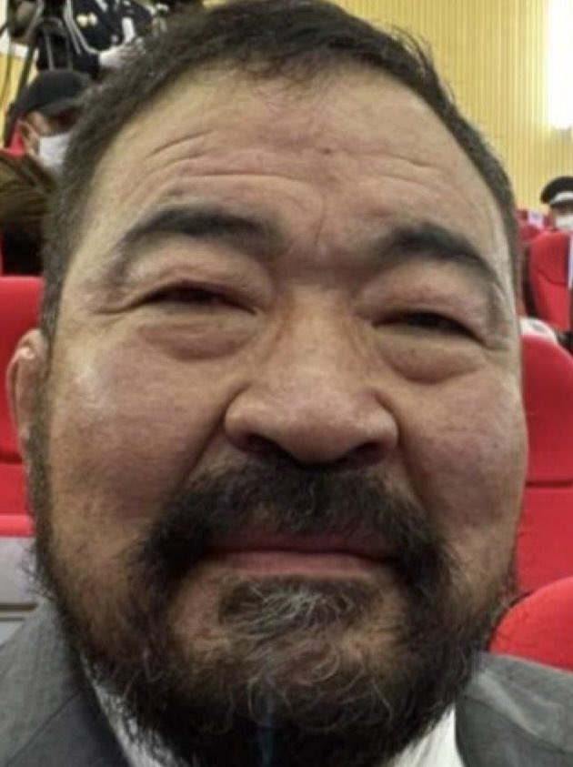 Олимпын сайд гэж энэ нөхөр 100 хол тэрбум төгрөг юунд зарцуулав. Нөхөр 3 жил сайд хийгээд олимпоос ганц медальтай. 5 бөх хүрлийн төлөө үзээд бүгд ялагджээ. Энэ нэг юм хэлээд байна уу би хэлээд байна гэж бодож байна 🤦🏻‍♀️