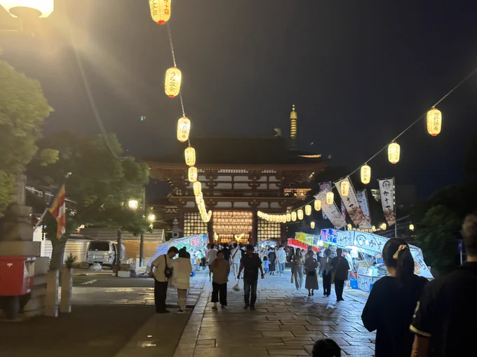 ご飯の後、ちょうど四天王寺さんが盂蘭盆会の万灯供養やってるからちょっと寄りたいと我が儘いうて皆につきあってもらっちゃいました。ありがとう!! 